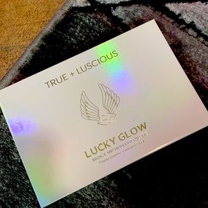 True + Luscious Lucky Glow Palette